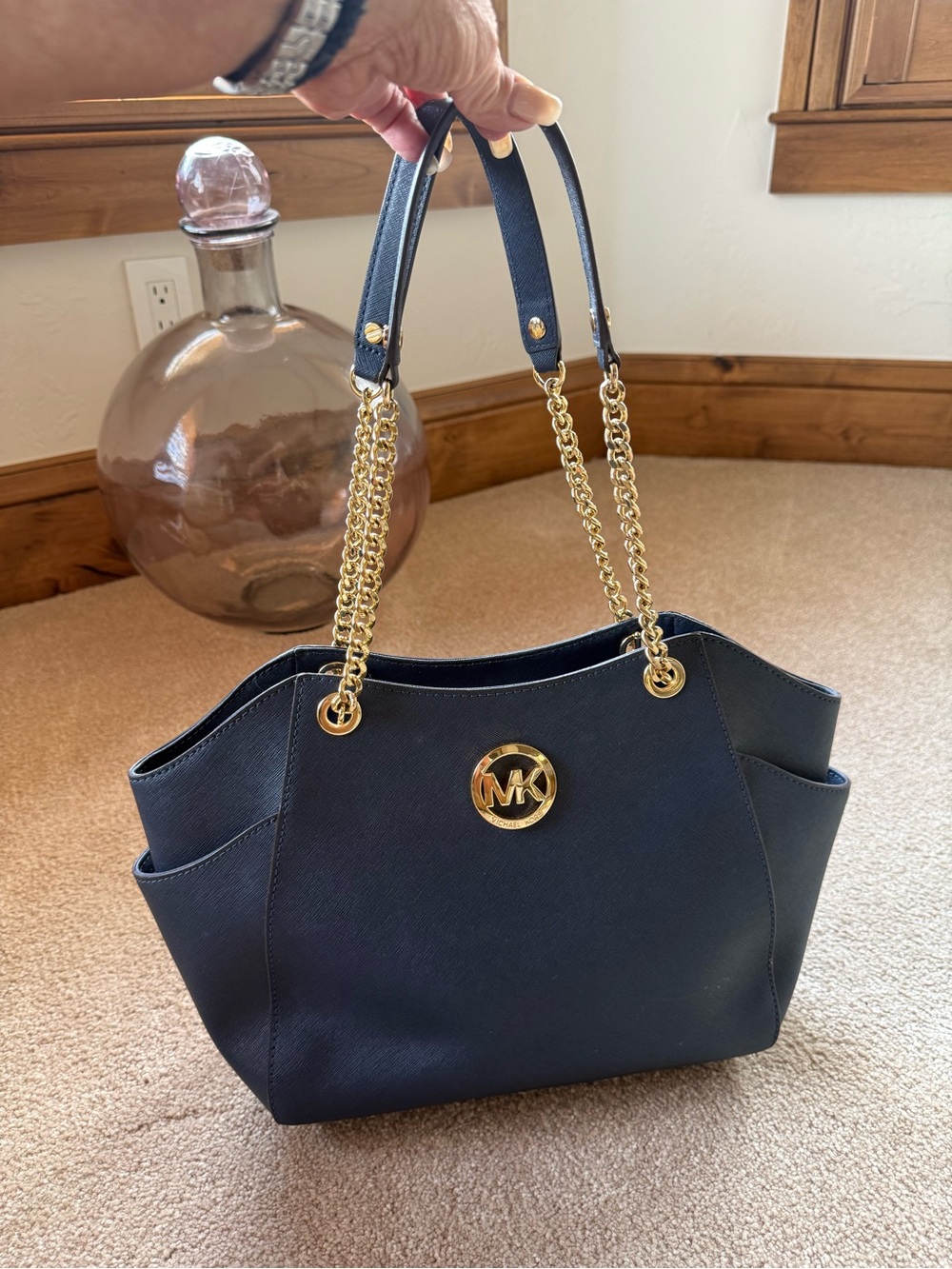 Like New Michael Kors Navy Jet Set Saffiano Leather Tote with Gold Chain Handles